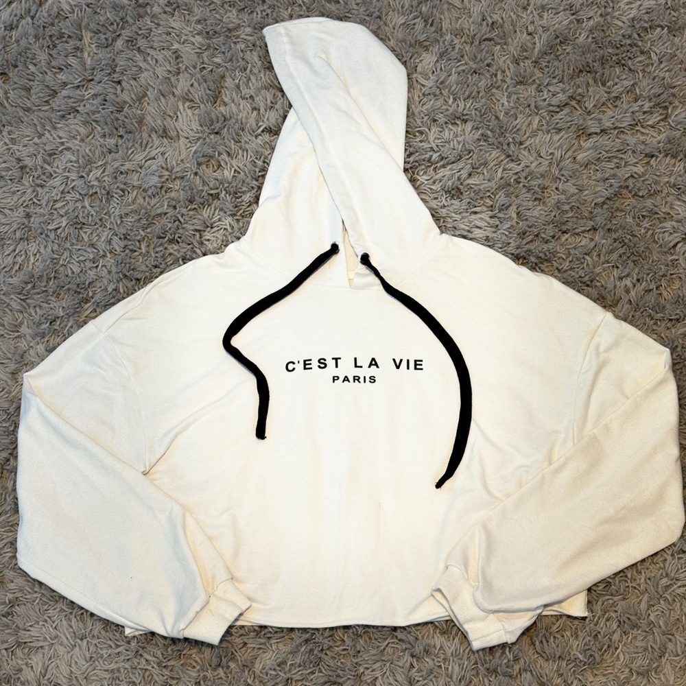 SOLD❌ C’est La Vie cropped hoodie